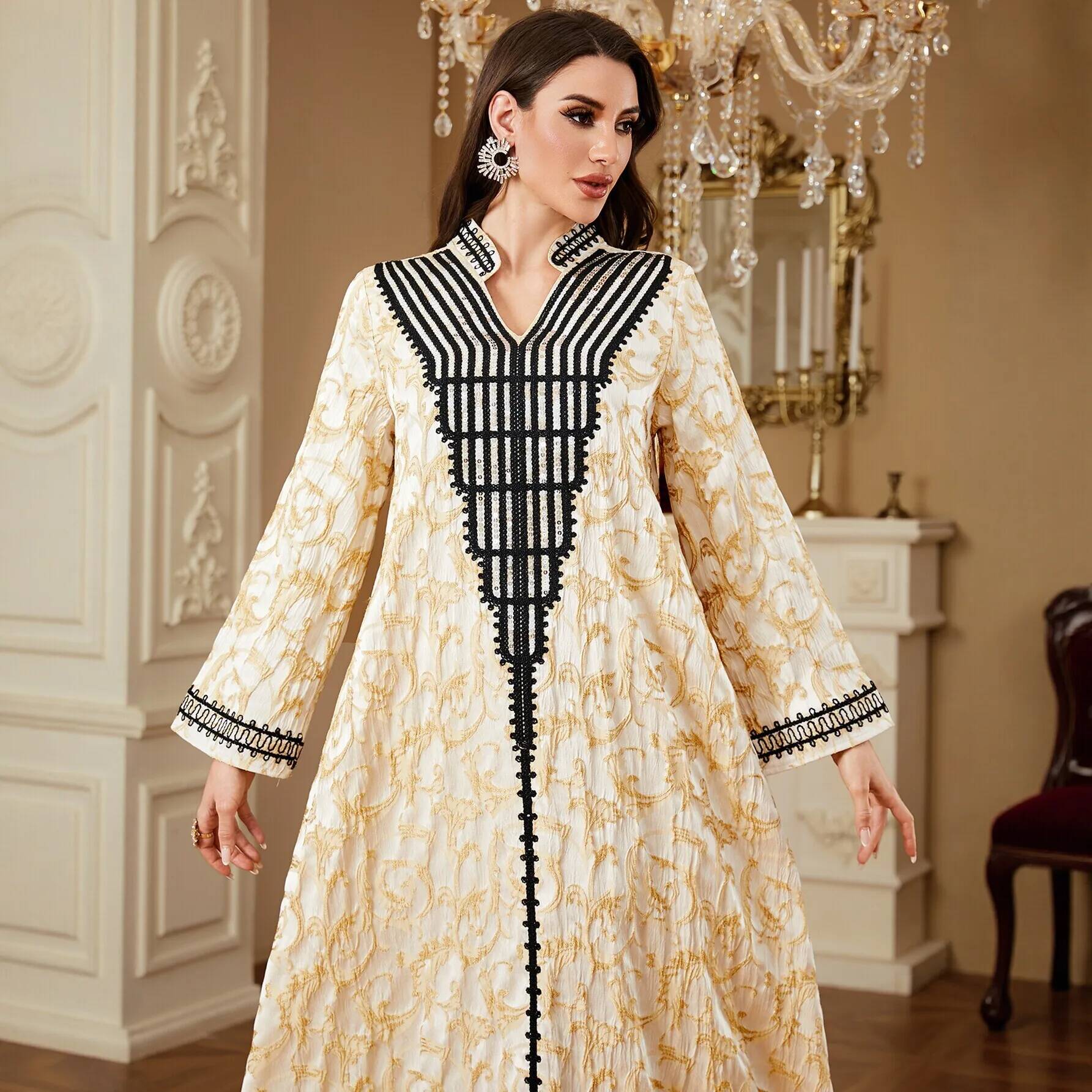 Urban Commuting Embroidered V- - Urban Ethnic Fashion reseña y precio