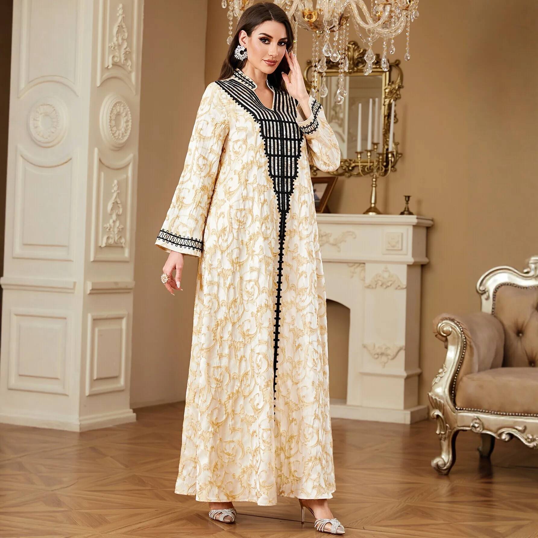 Urban Commuting Embroidered V- - Urban Ethnic Fashion reseña y precio