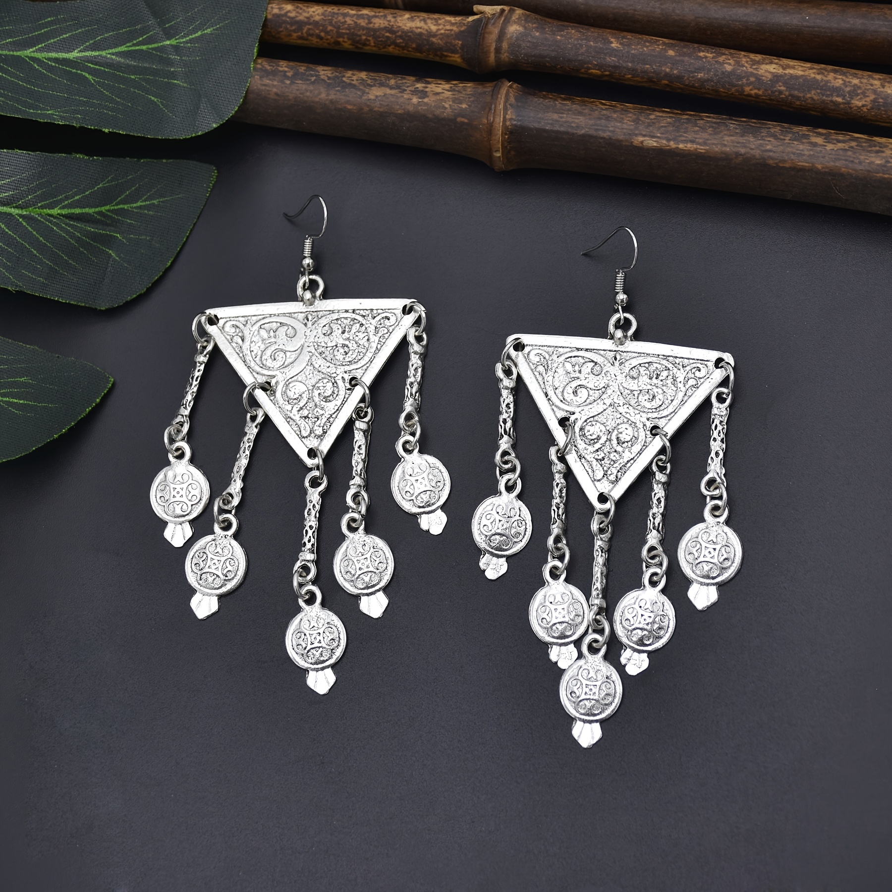 Vintage Triangular Carved Tass - Ethnic Fashion Shoot reseña y precio