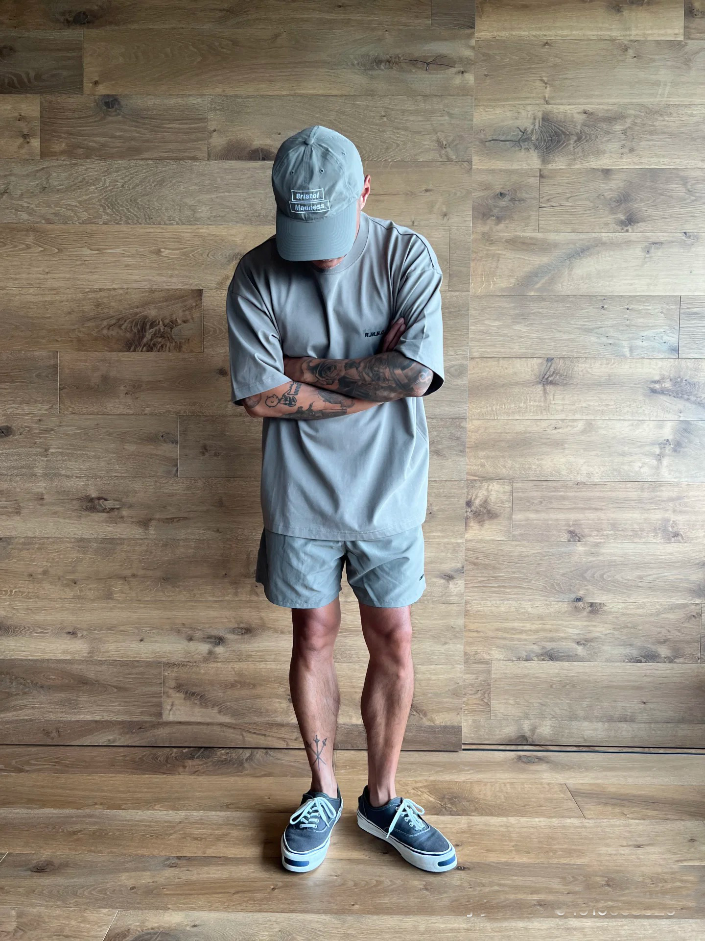 MADNESS X FCRB Double Box Logo - Urban Ethnic Fashion reseña y precio
